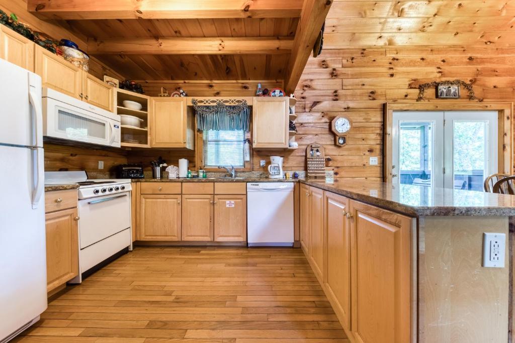 Papaw's Bear Den image 13