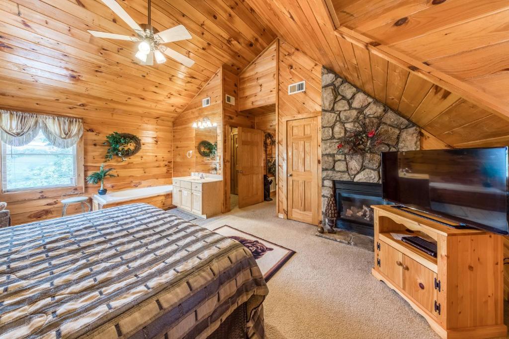 Papaw's Bear Den image 20